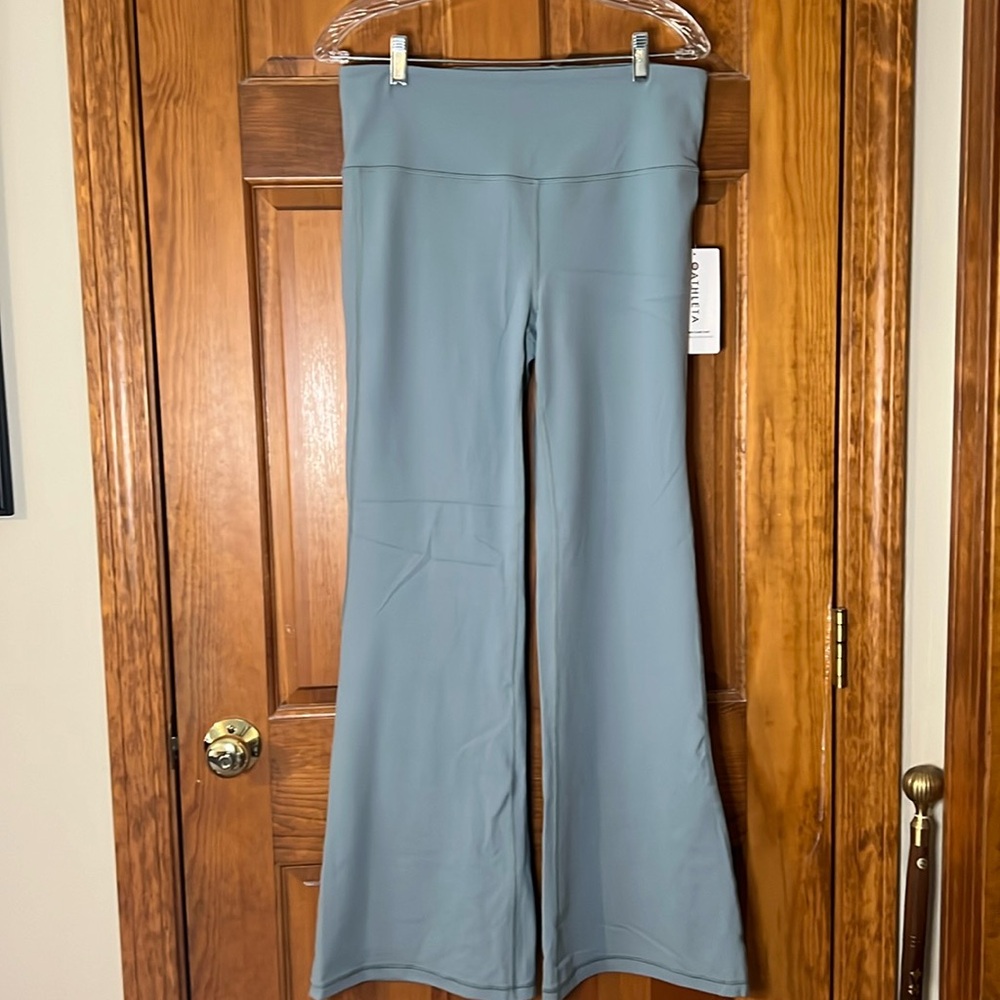 Women’s Athleta Elation Flare Pant Size Large Green NWT